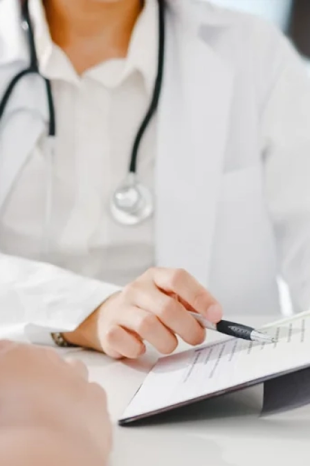 ’фото врача проводящего лечебные процедуры